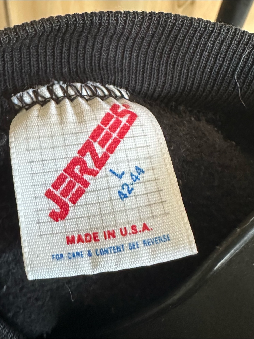 Black 'Lone Wolf' Graphic Crewneck Sweatshirt, Vintage Jerzees s/m, made in USA - Picture 5 of 6